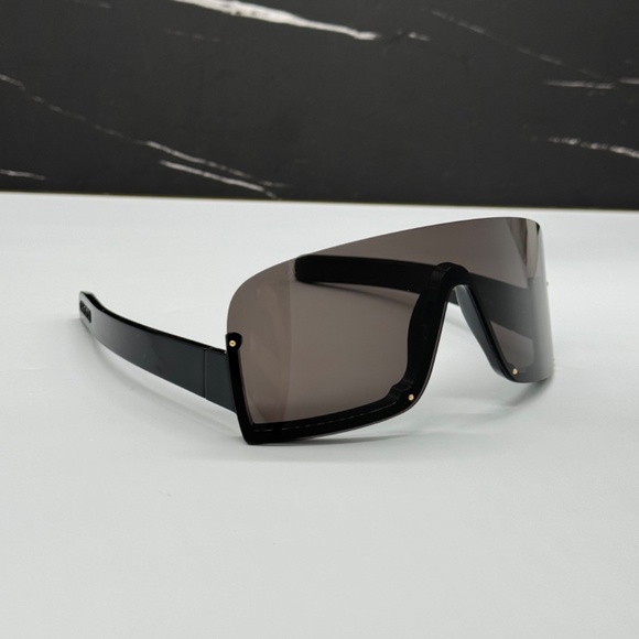 NEW GG1637S 003 GUCCI SHIELD BLACK UNISEX SUNGLASSES GUCCI - Picture 1 of 9